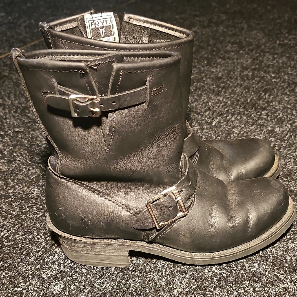 Frye Women's Engineer 8R Leather Ankle Boots - Picture 2 of 15